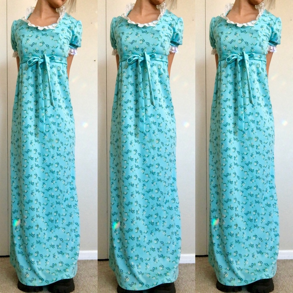 Vintage Handmade Prairie Ditsy Floral Lace Trim Blue White Short Sleeve Dress